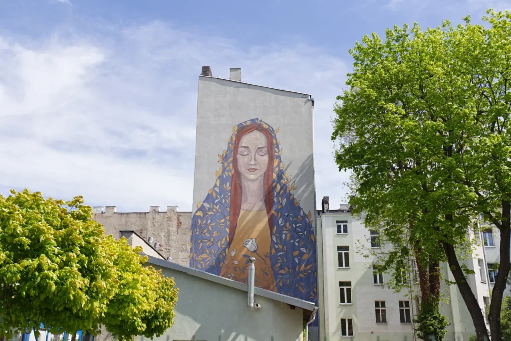 Mural na ścianie budynku