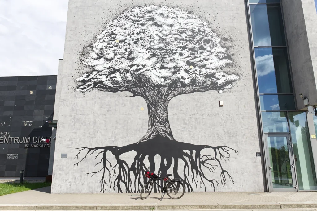 Mural na ścianie budynku