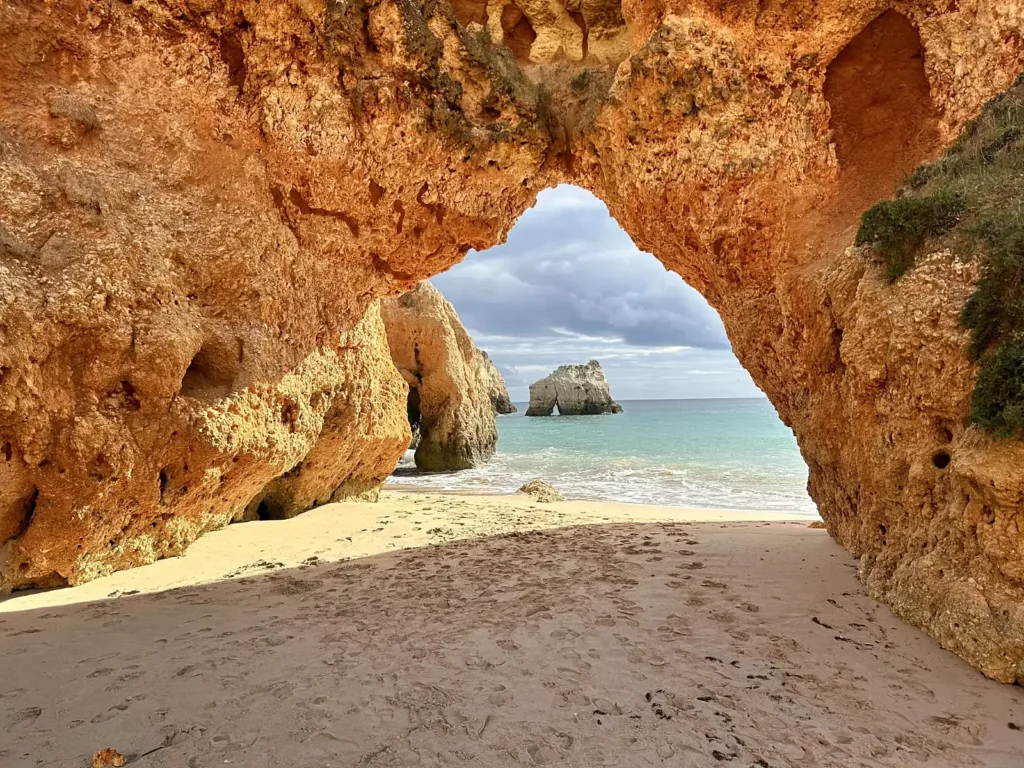 Jeden z wielu Łuków skalnych na wybrzeżu Algarve